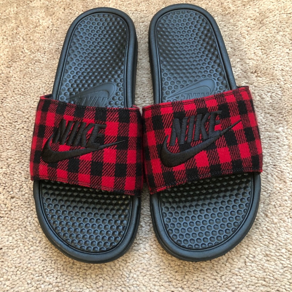 Nike Benassi Men’s Slides
